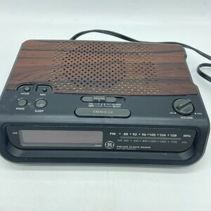 Vintage Woodgrain GE AM/FM 7-4613A Digital Alarm Clock Radio Retro Red LED 90's